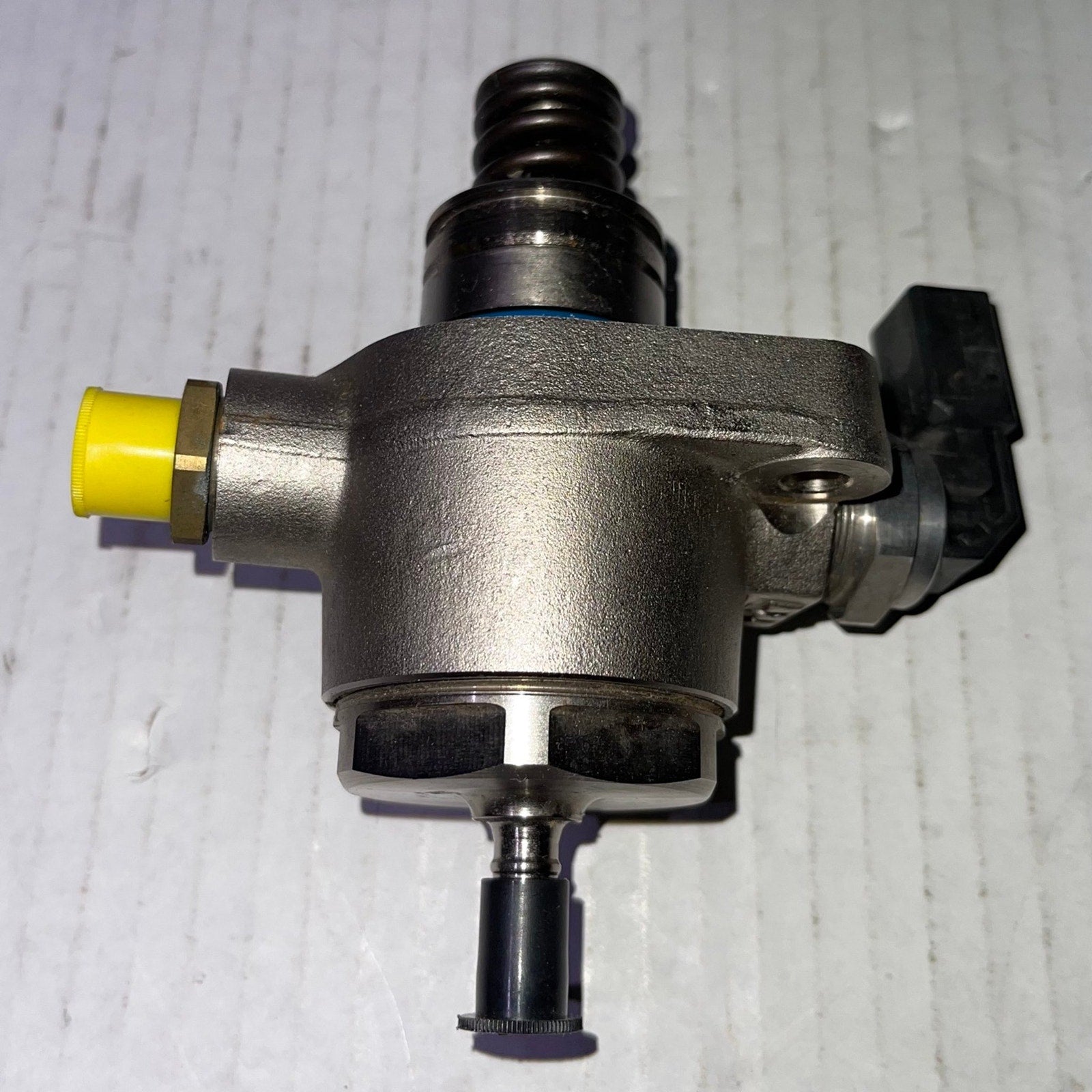 Car Pressure Fuel Pump for AUDI VOLKSWAGON PASSAT 2016-2017 06L127027 06L127027A